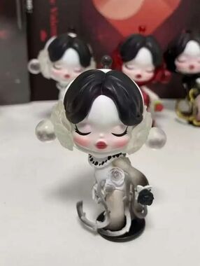 NWT-SKNLXPAUDA The Valentine's Day Figurine - Black, White, Pink
